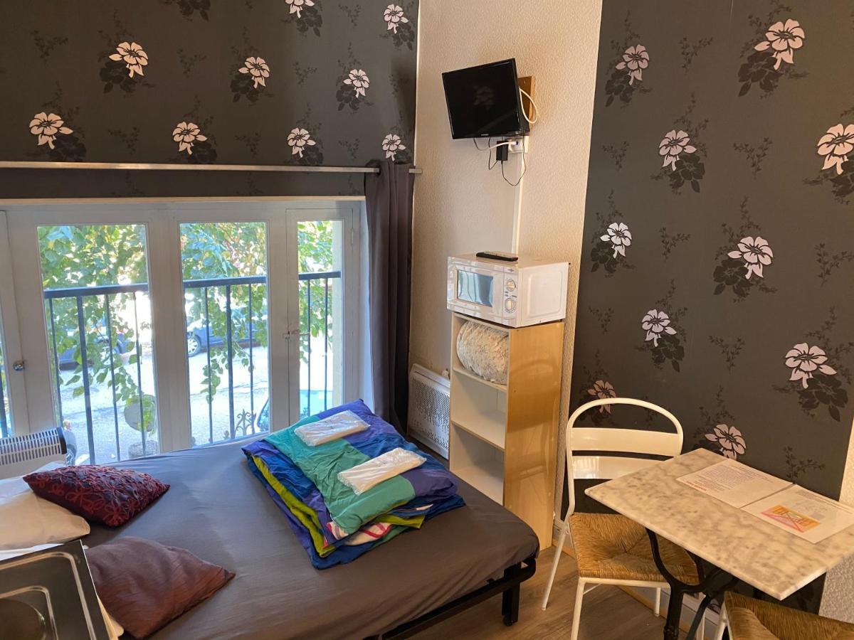 Les Studios Meubles De L'Avenue Bouloumie ויטל מראה חיצוני תמונה