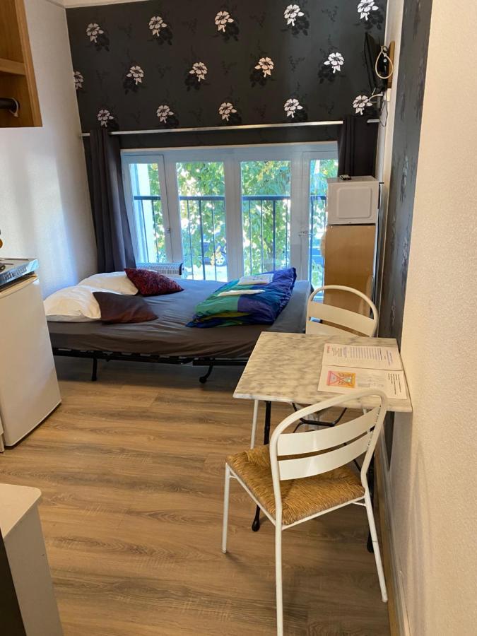 Les Studios Meubles De L'Avenue Bouloumie ויטל מראה חיצוני תמונה